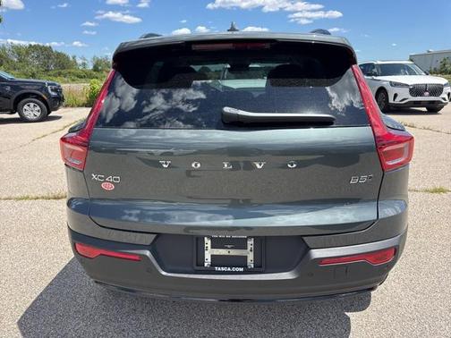 2026 Volvo XC40 B5 Ultra