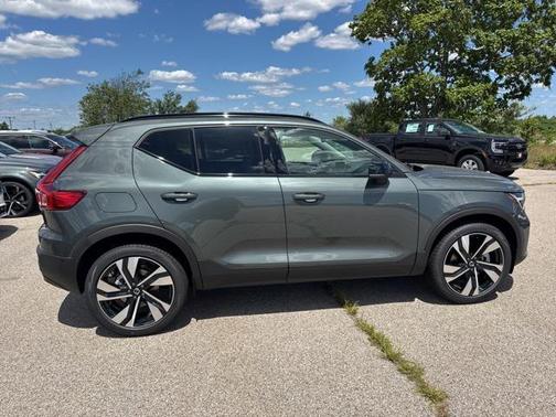 2026 Volvo XC40 B5 Ultra