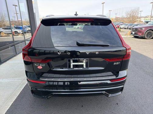 Onyx Black Metallic 2026 Volvo XC60 B5 Plus