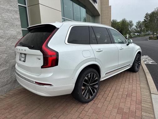 2025 Volvo XC90 Plug-In Hybrid T8 Plus 7-Seater