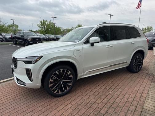 2025 Volvo XC90 Plug-In Hybrid T8 Plus 7-Seater
