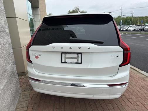 2025 Volvo XC90 Plug-In Hybrid T8 Plus 7-Seater
