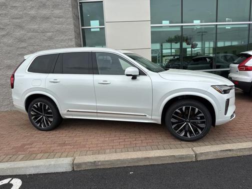 2025 Volvo XC90 Plug-In Hybrid T8 Plus 7-Seater