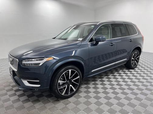 2025 Volvo XC90 B5 Plus