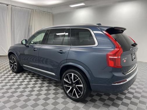 2025 Volvo XC90 B5 Plus