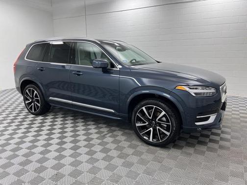 2025 Volvo XC90 B5 Plus