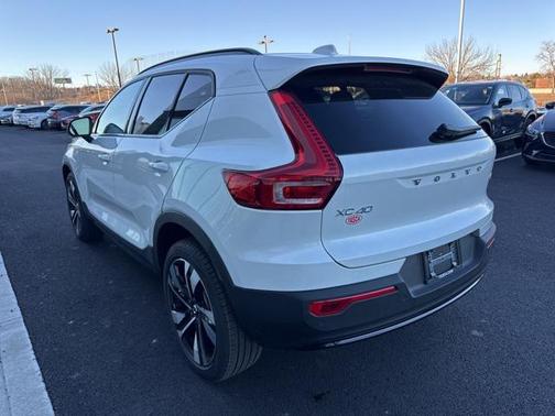 2025 Volvo XC40 B5 Plus Dark Theme