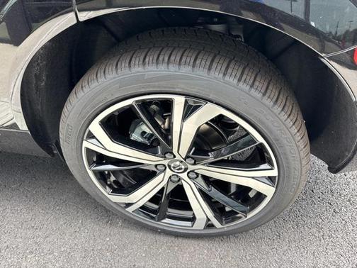 2025 Volvo XC60 B5 Ultra