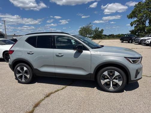 2026 Volvo XC40 B5 Core