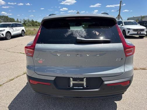 2026 Volvo XC40 B5 Core