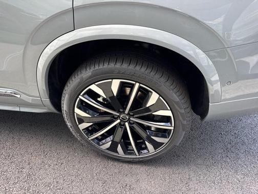 2025 Volvo XC90 B6 Plus 7-Seater