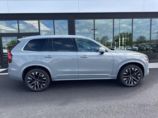 2025 Volvo XC90 B6 Plus 7-Seater