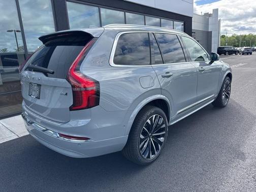 2025 Volvo XC90 B6 Plus 7-Seater