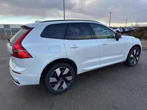 2025 Volvo XC60 Plug-In Hybrid T8 Plus