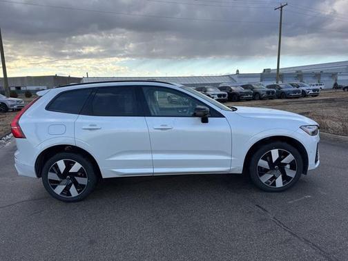 2025 Volvo XC60 Plug-In Hybrid T8 Plus