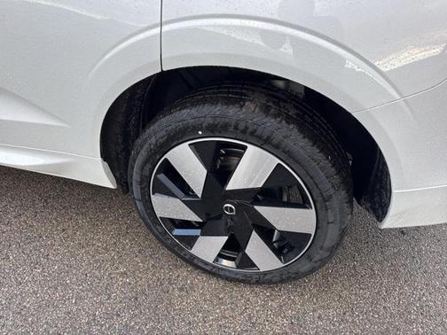 2025 Volvo XC60 Plug-In Hybrid T8 Plus