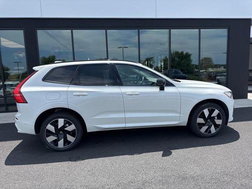 2025 Volvo XC60 Plug-In Hybrid T8 Plus