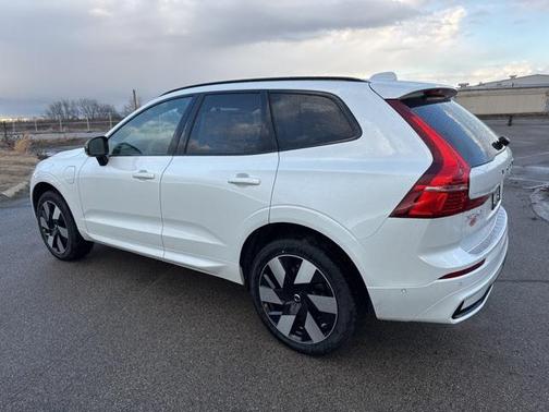 2025 Volvo XC60 Plug-In Hybrid T8 Plus