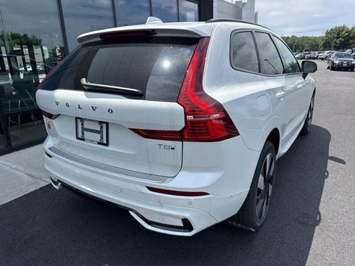 2025 Volvo XC60 Plug-In Hybrid T8 Plus