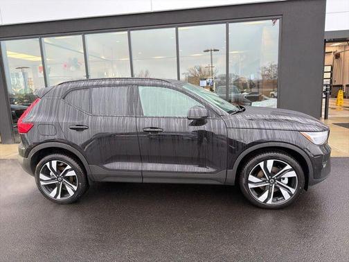 2026 Volvo XC40 B5 Plus