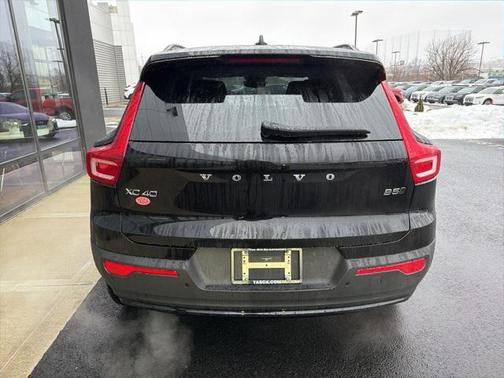 2026 Volvo XC40 B5 Plus