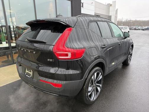 2026 Volvo XC40 B5 Plus