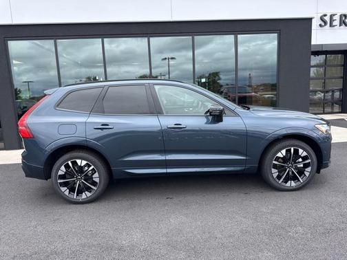 Denim Blue Metallic 2026 Volvo XC60 B5 Plus