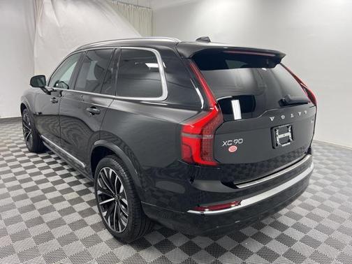 2025 Volvo XC90 B6 Ultra
