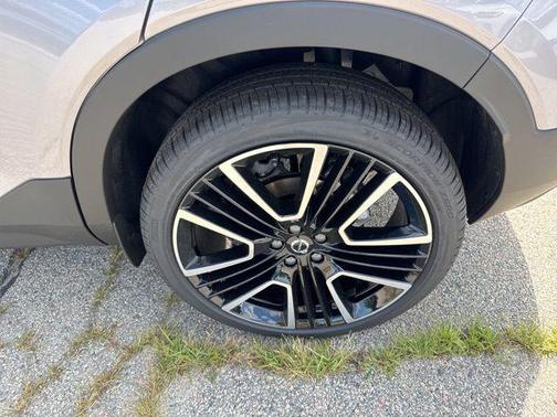 2026 Volvo XC40 B5 Ultra