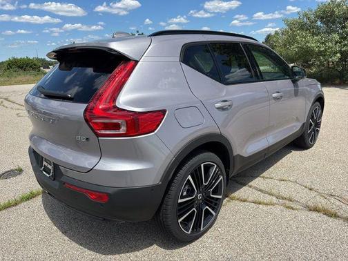2026 Volvo XC40 B5 Ultra