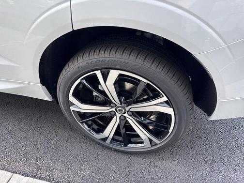 2025 Volvo XC60 Plug-In Hybrid T8 Ultra