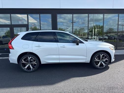 2025 Volvo XC60 Plug-In Hybrid T8 Ultra