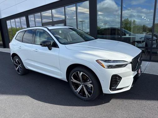 2025 Volvo XC60 Plug-In Hybrid T8 Ultra