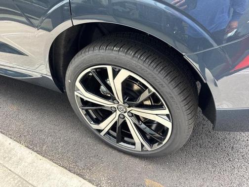 2025 Volvo XC60 B5 Ultra