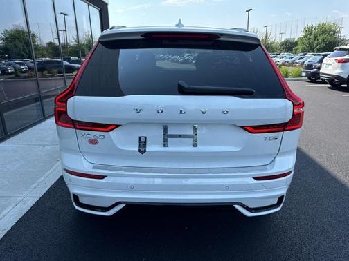 2025 Volvo XC60 Plug-In Hybrid T8 Plus