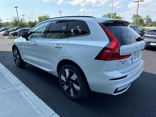 2025 Volvo XC60 Plug-In Hybrid T8 Plus