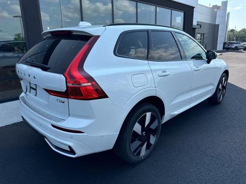 2025 Volvo XC60 Plug-In Hybrid T8 Plus