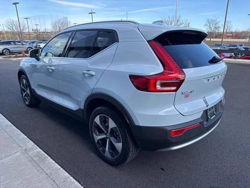 2025 Volvo XC40 B5 Plus Bright Theme