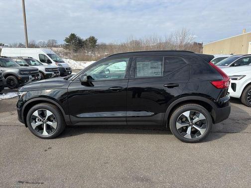 2026 Volvo XC40 Plus, B5 AWD Gas (mild hybrid), Dark