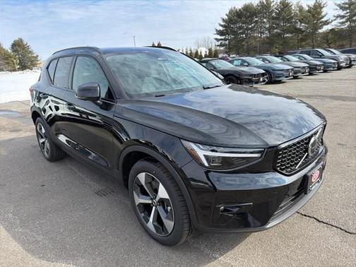2026 Volvo XC40 Plus, B5 AWD Gas (mild hybrid), Dark