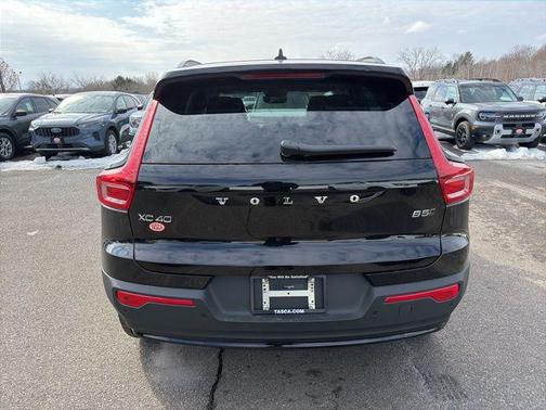 2026 Volvo XC40 Plus, B5 AWD Gas (mild hybrid), Dark