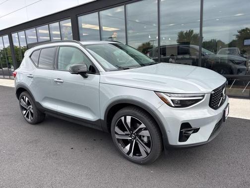 2026 Volvo XC40 B5 Ultra