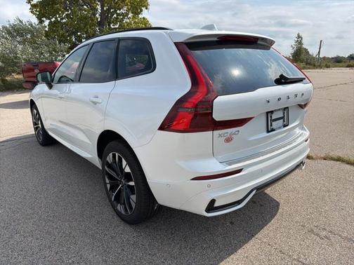 2026 Volvo XC60 B5 Plus