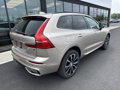 2025 Volvo XC60 B5 Plus