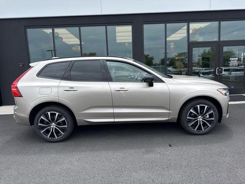 2025 Volvo XC60 B5 Plus