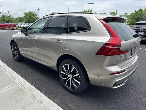 2025 Volvo XC60 B5 Plus