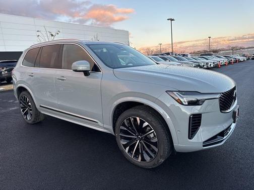 2025 Volvo XC90 B6 Plus 6-Seater