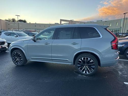 2025 Volvo XC90 B6 Plus 6-Seater