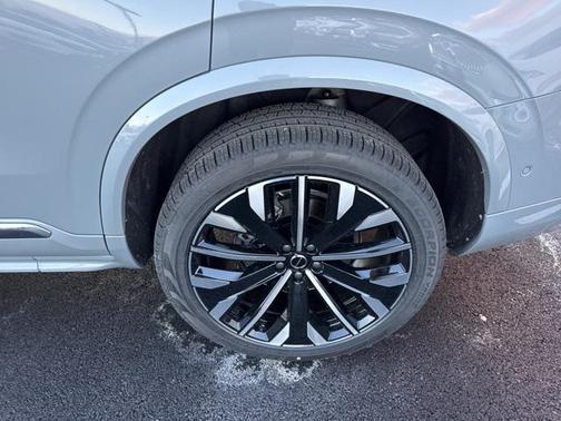 2025 Volvo XC90 B6 Plus 6-Seater