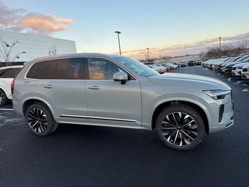 2025 Volvo XC90 B6 Plus 6-Seater